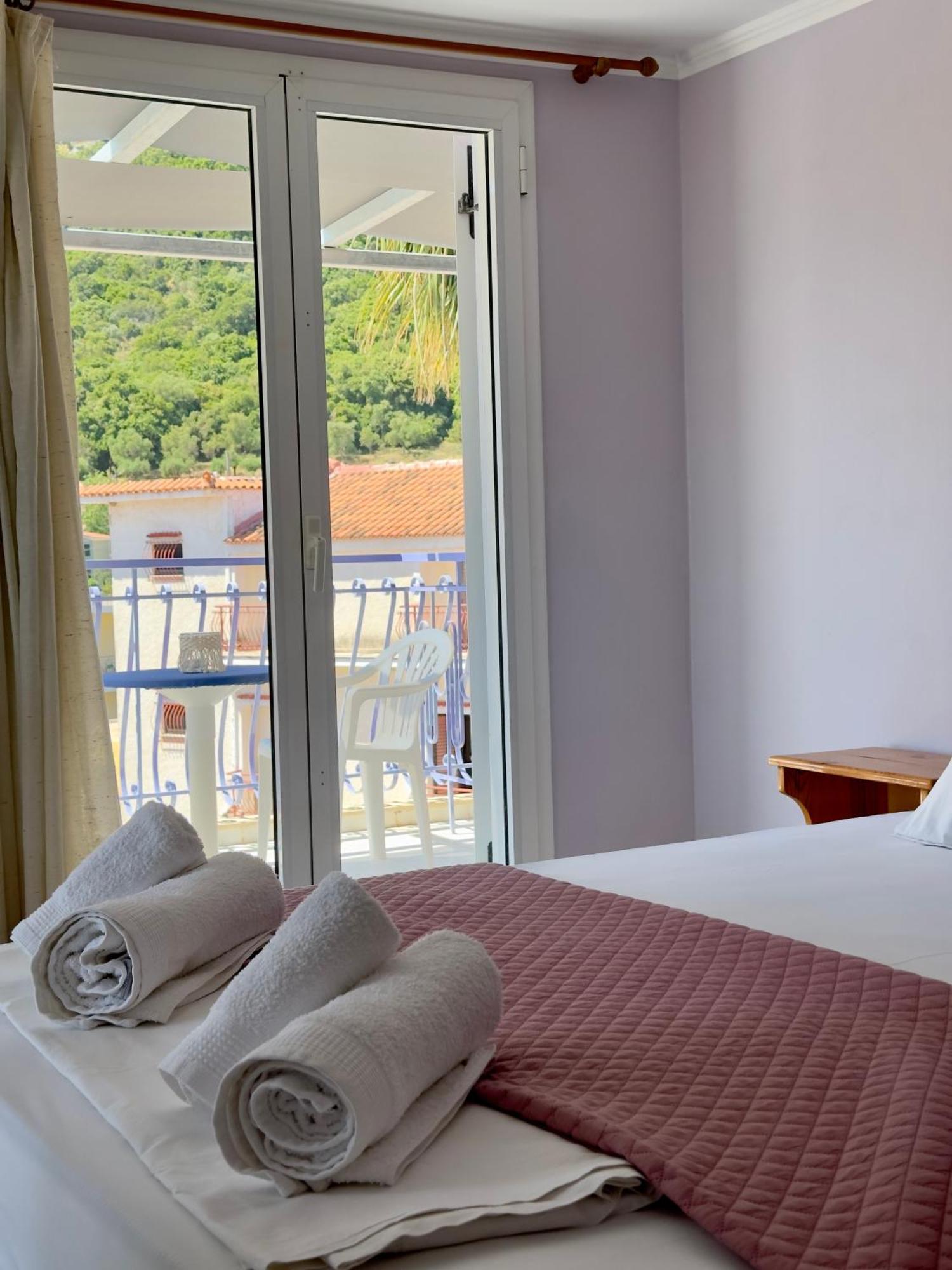 Anemos Studios & Apartments Poros  Buitenkant foto