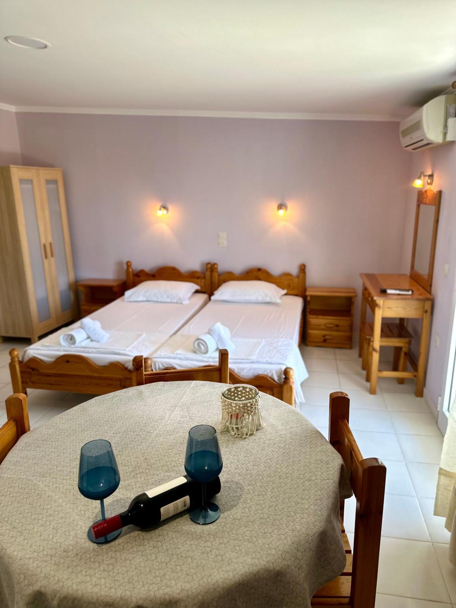Anemos Studios & Apartments Poros  Buitenkant foto