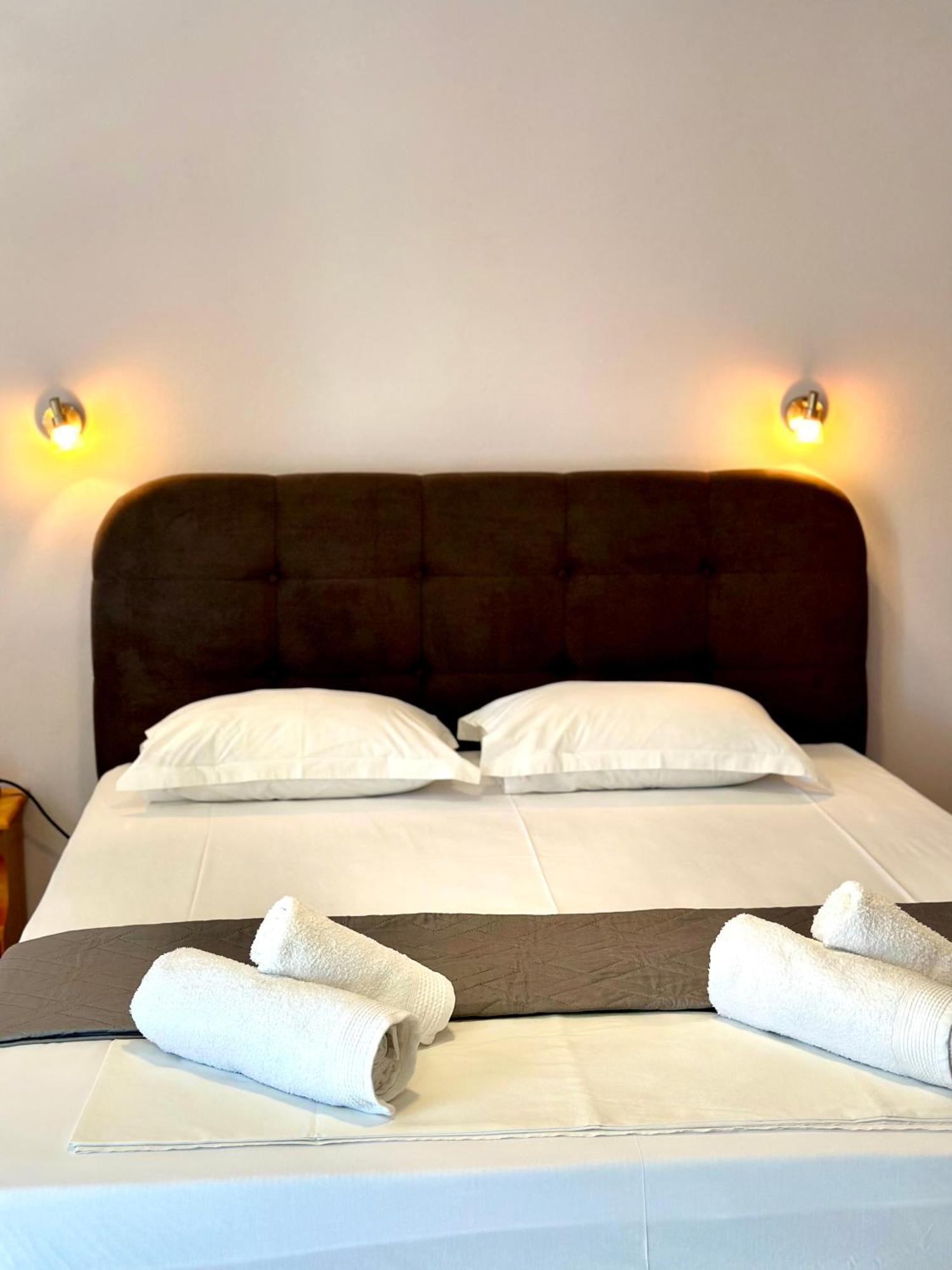 Anemos Studios & Apartments Poros  Buitenkant foto