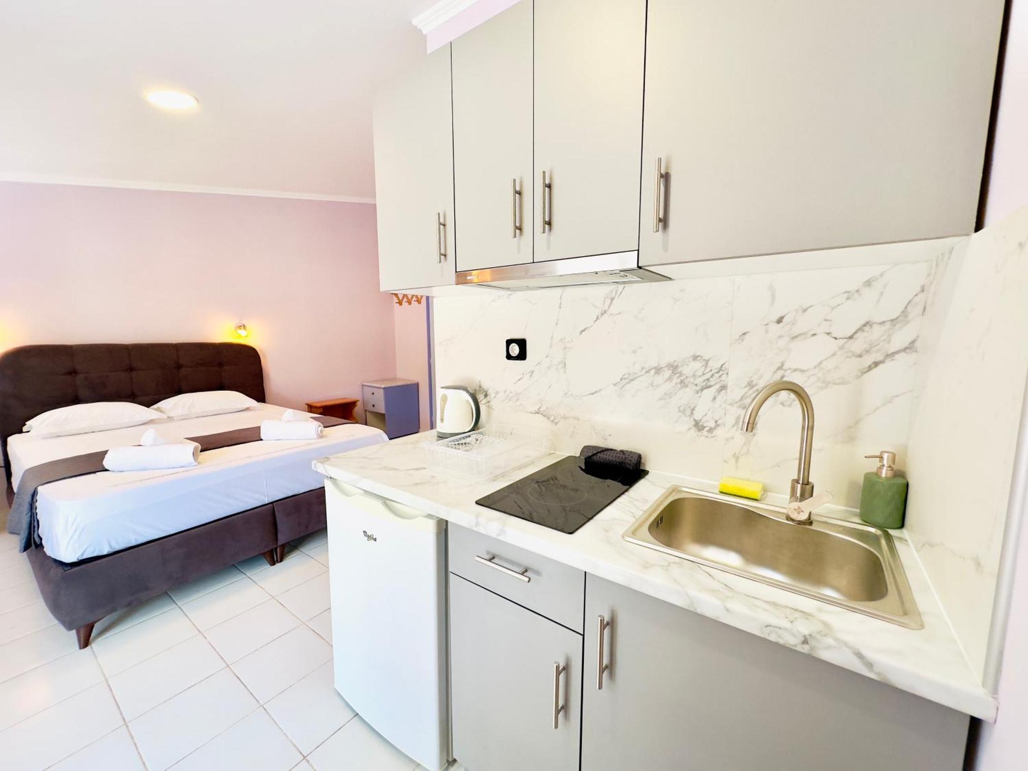Anemos Studios & Apartments Poros  Buitenkant foto