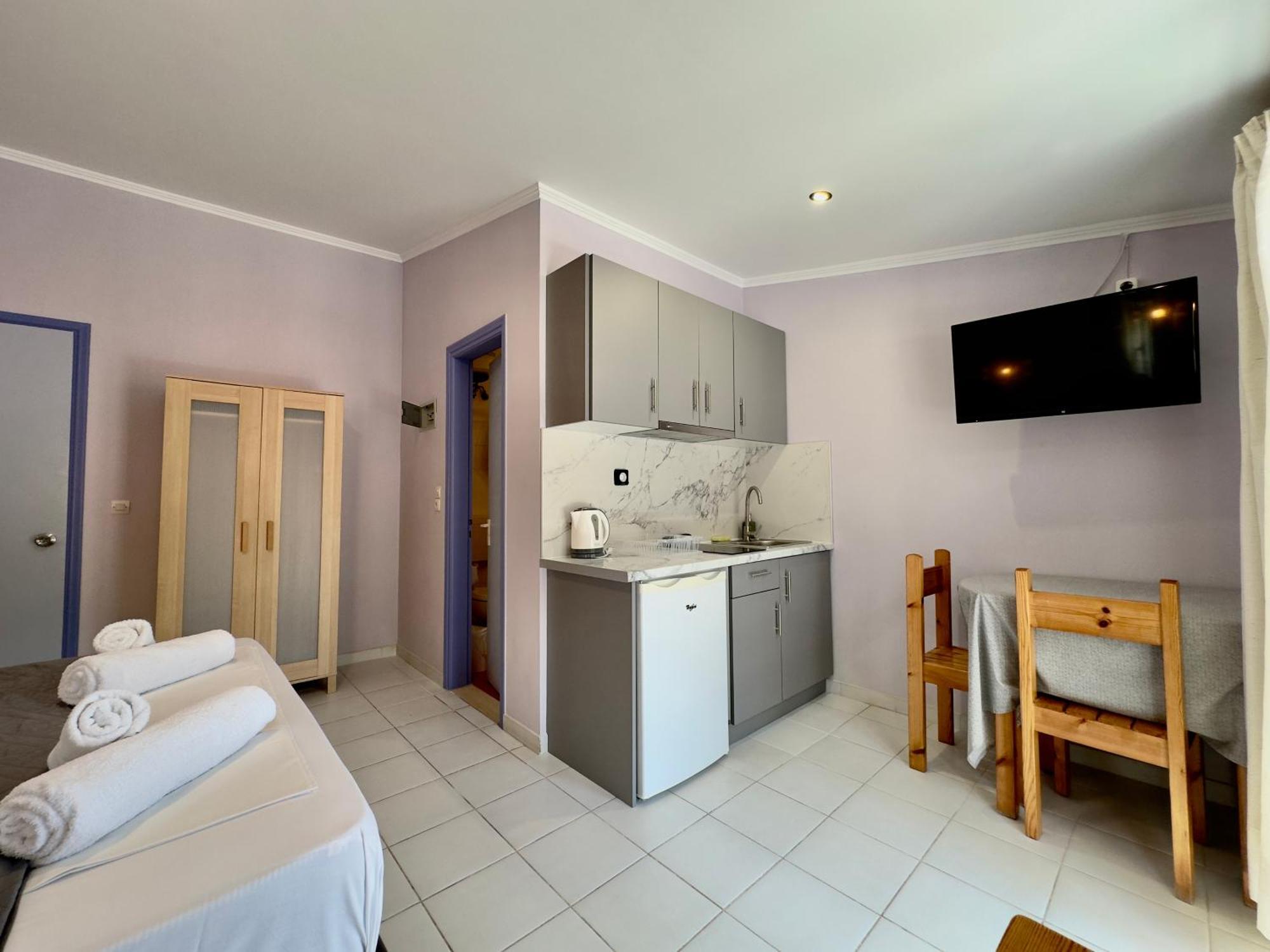 Anemos Studios & Apartments Poros  Buitenkant foto