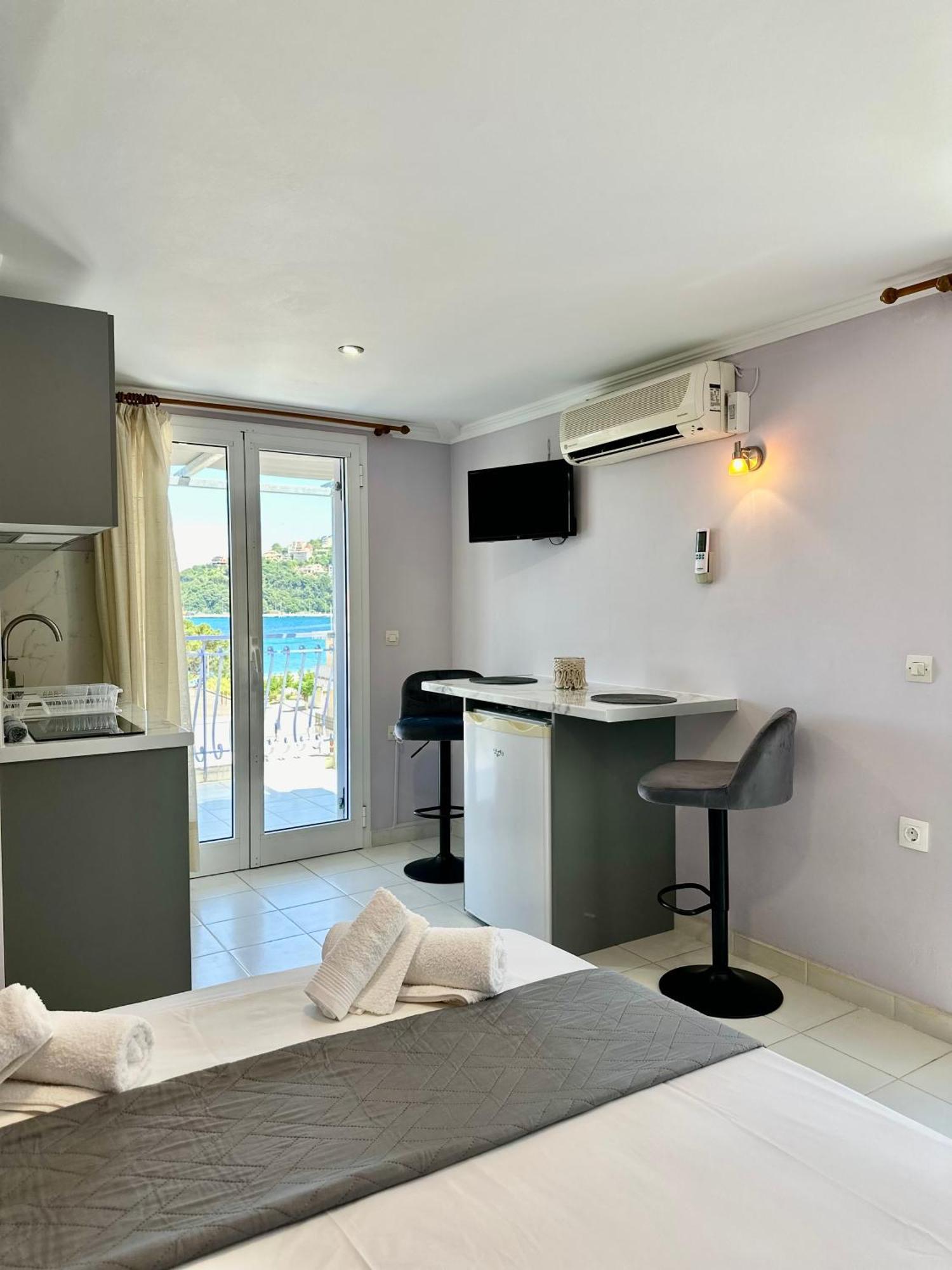 Anemos Studios & Apartments Poros  Buitenkant foto