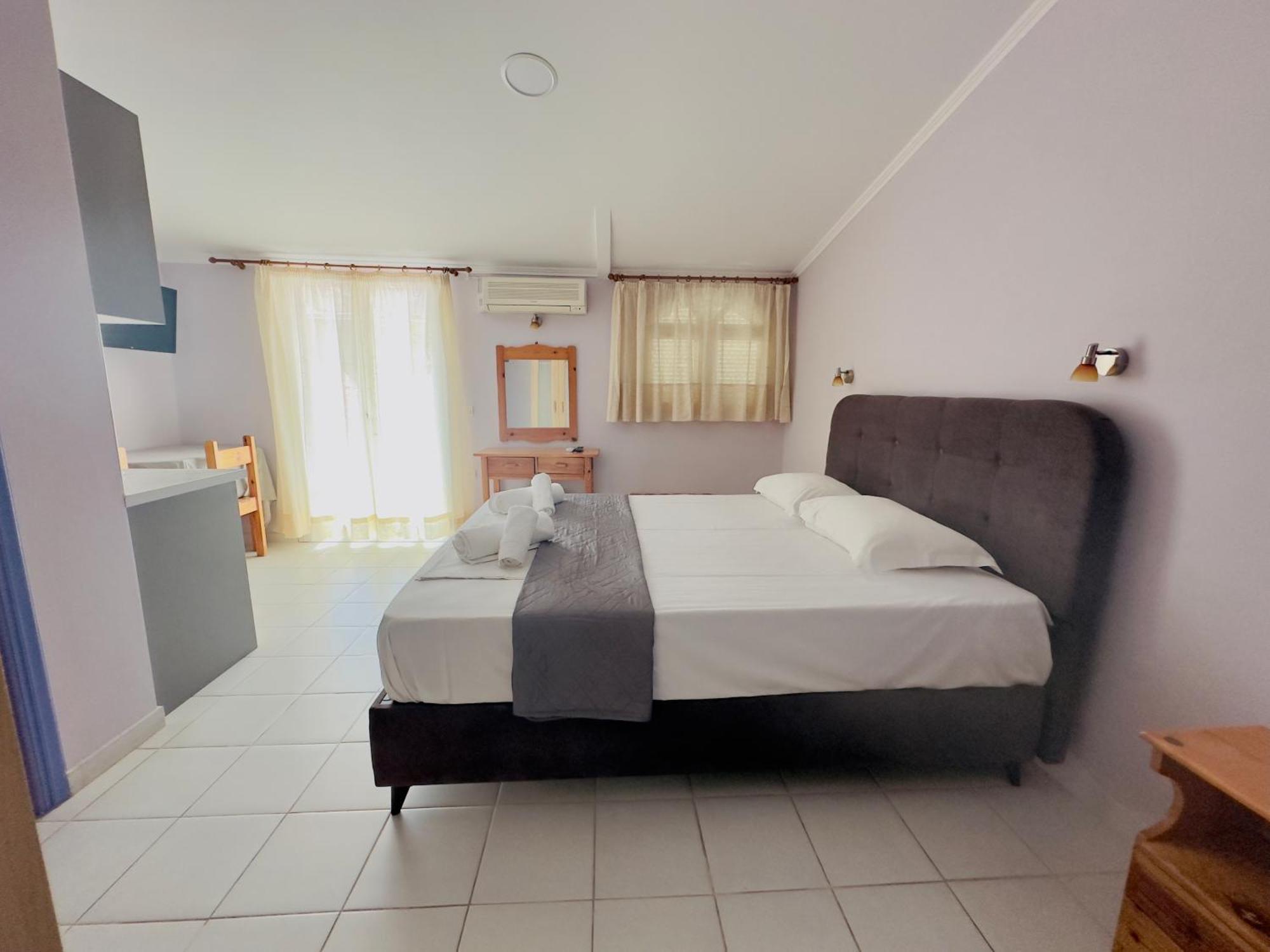 Anemos Studios & Apartments Poros  Buitenkant foto