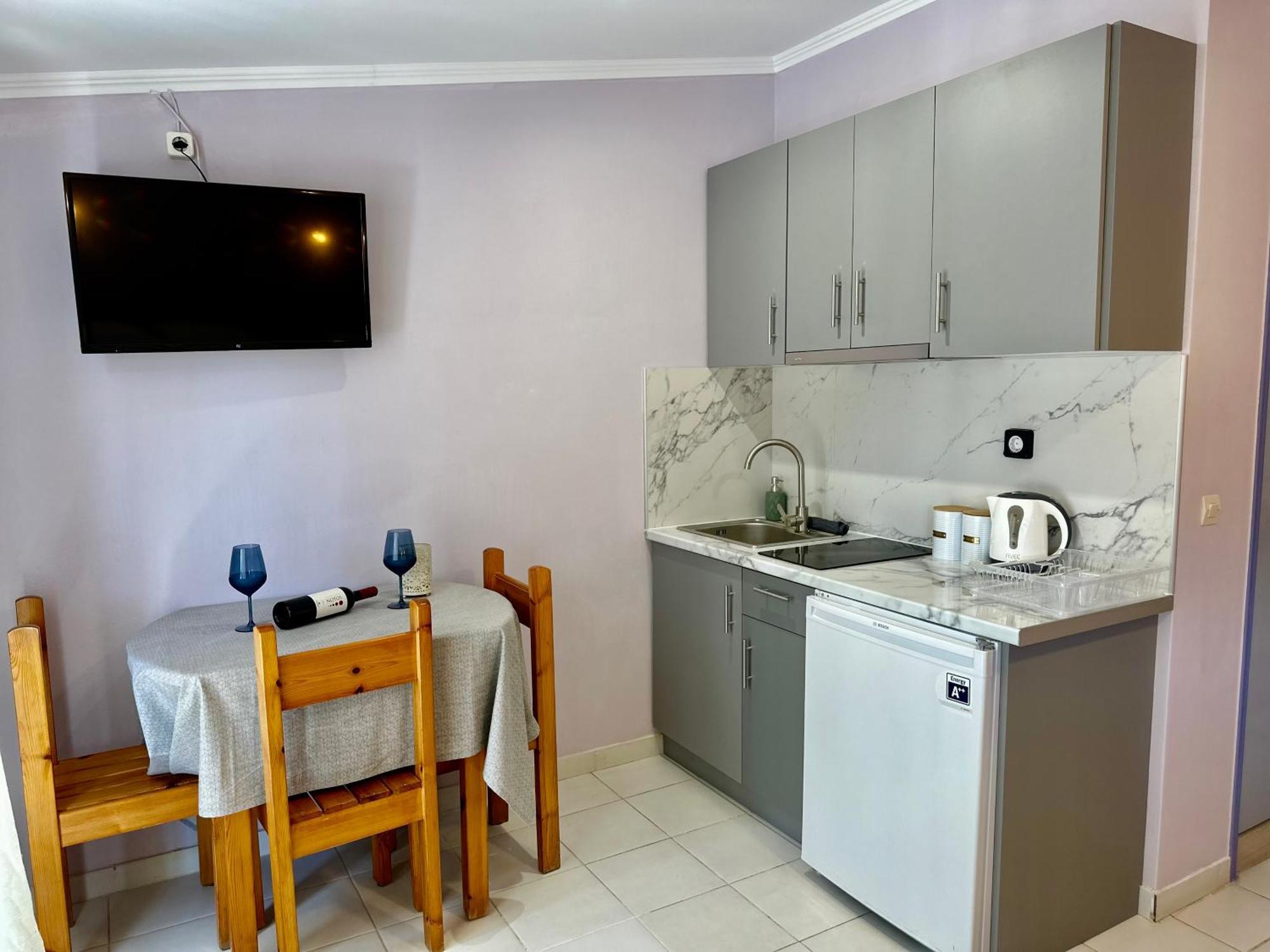 Anemos Studios & Apartments Poros  Buitenkant foto